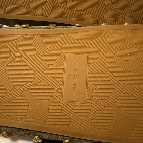 🟩 NIB Veronica Beard Fern Suede Studded Clogs – Sage / Army Green – Size 9 - Picture 13 of 15